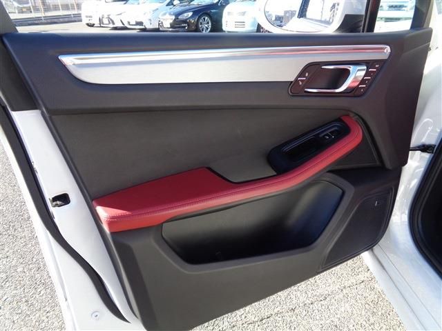 PORSCHE MACAN 2015 Image 31