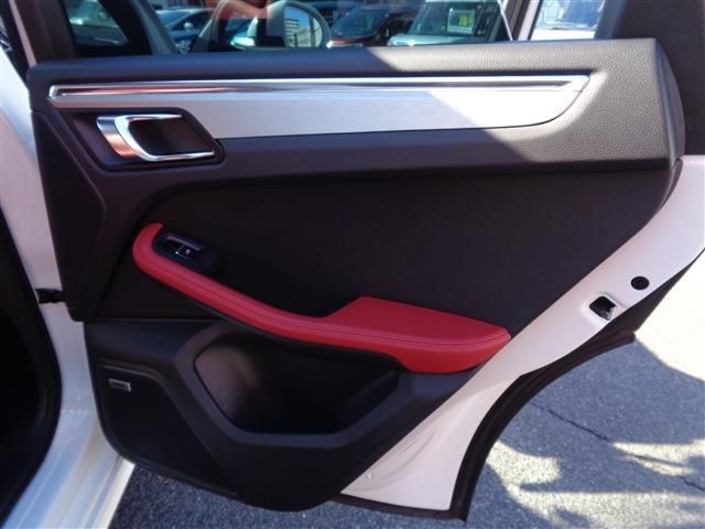 PORSCHE MACAN 2015 Image 31