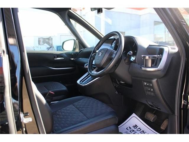 TOYOTA VOXY HYBRID 2023 Image 31