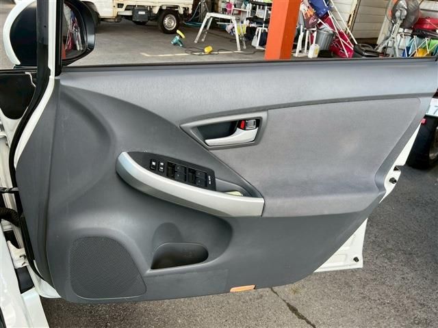 TOYOTA PRIUS 2010 Image 31