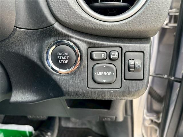 TOYOTA VITZ 2014 Image 31