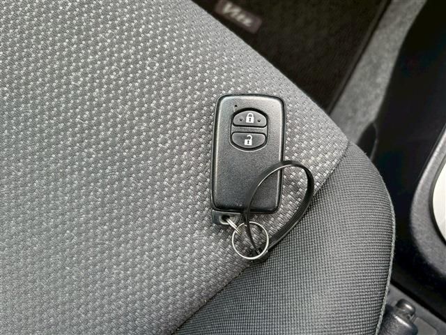 TOYOTA VITZ 2014 Image 31