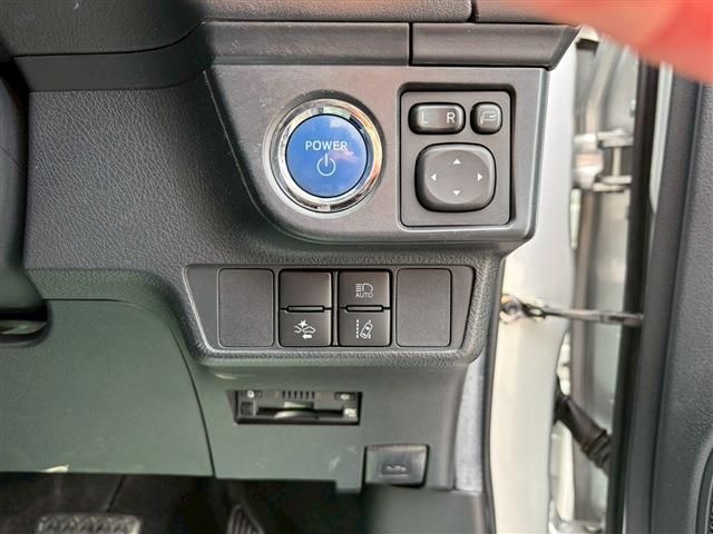 TOYOTA COROLLA FIELDER 2017 Image 31