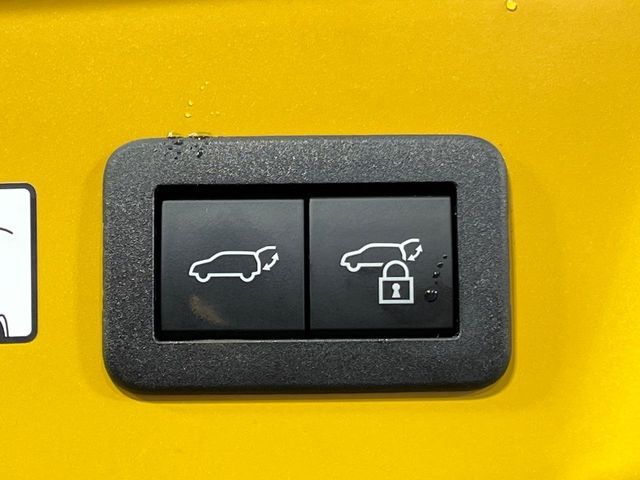 TOYOTA PRIUS PHV 2023 Image 31