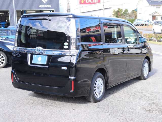 TOYOTA VOXY HYBRID 2014 Image 31