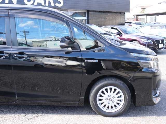 TOYOTA VOXY HYBRID 2014 Image 31