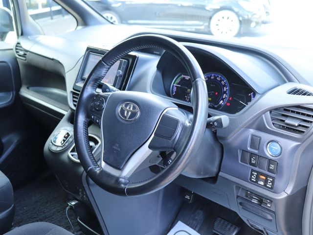 TOYOTA VOXY HYBRID 2014 Image 31
