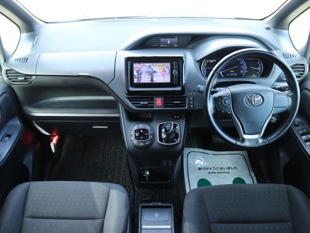 TOYOTA VOXY HYBRID 2014 Image 31