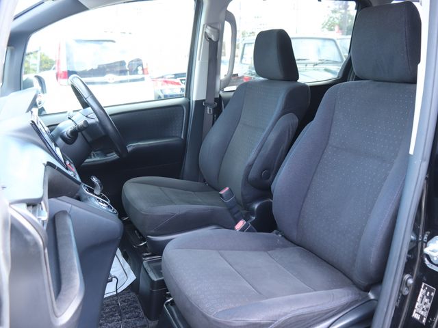 TOYOTA VOXY HYBRID 2014 Image 31