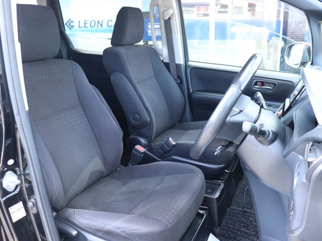TOYOTA VOXY HYBRID 2014 Image 31