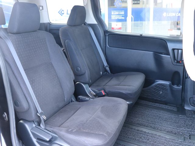 TOYOTA VOXY HYBRID 2014 Image 31