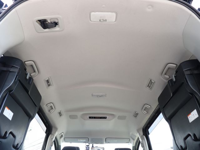 TOYOTA VOXY HYBRID 2014 Image 31