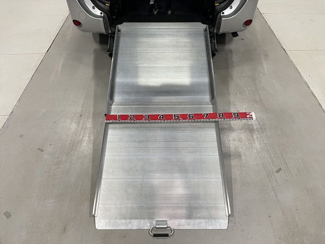 TOYOTA NOAH 2013 Image 31