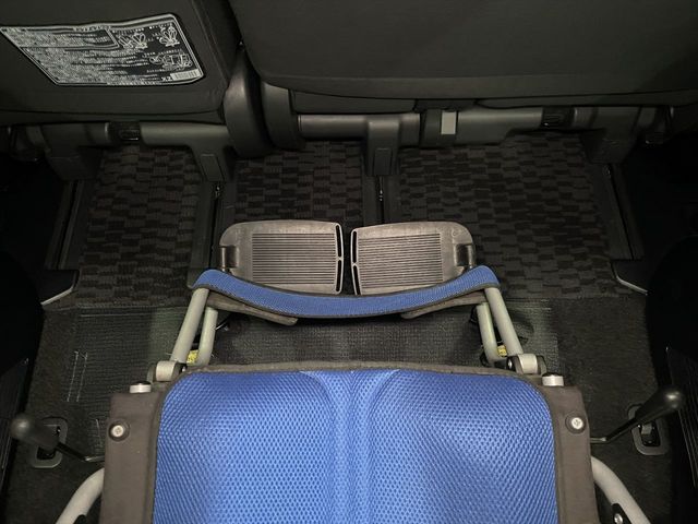 TOYOTA NOAH 2013 Image 31