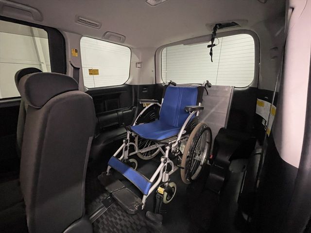 TOYOTA NOAH 2013 Image 31