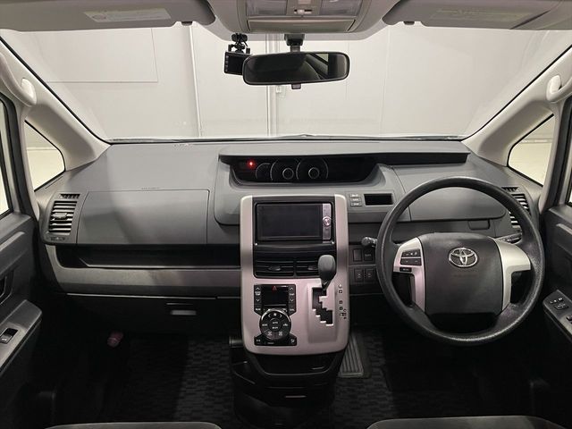 TOYOTA NOAH 2013 Image 31
