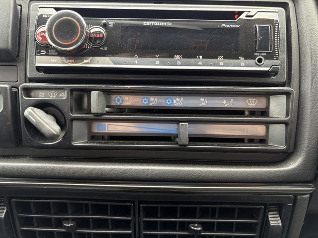 VOLKSWAGEN GOLF 1991 Image 31