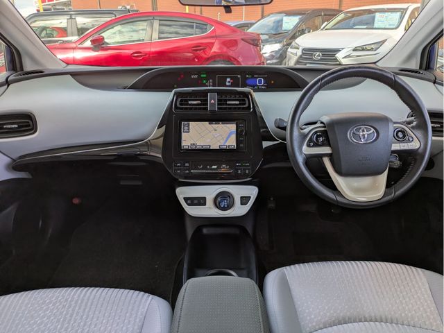 TOYOTA PRIUS 2015 Image 31