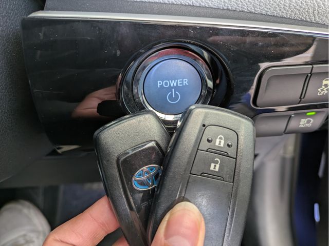 TOYOTA PRIUS 2015 Image 31