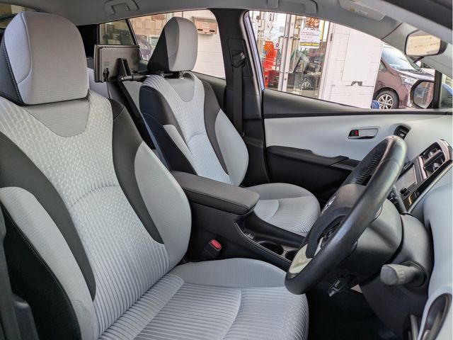 TOYOTA PRIUS 2015 Image 31