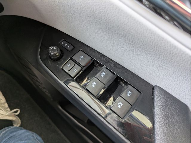 TOYOTA PRIUS 2015 Image 31