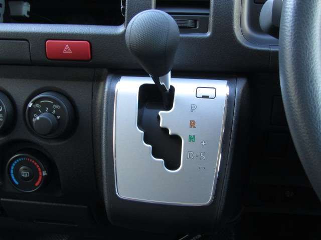 TOYOTA HIACE VAN 2WD 2025 Image 31