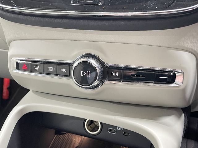 VOLVO XC40 2023 Image 31