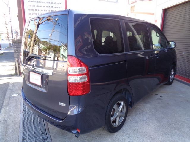 TOYOTA NOAH 2011 Image 31