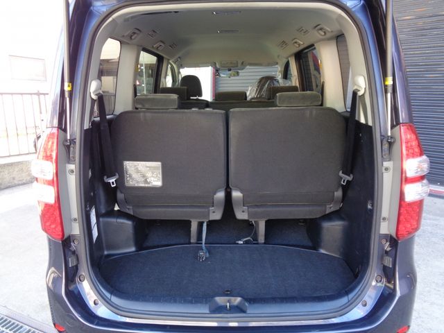 TOYOTA NOAH 2011 Image 31