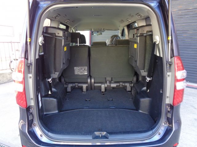 TOYOTA NOAH 2011 Image 31