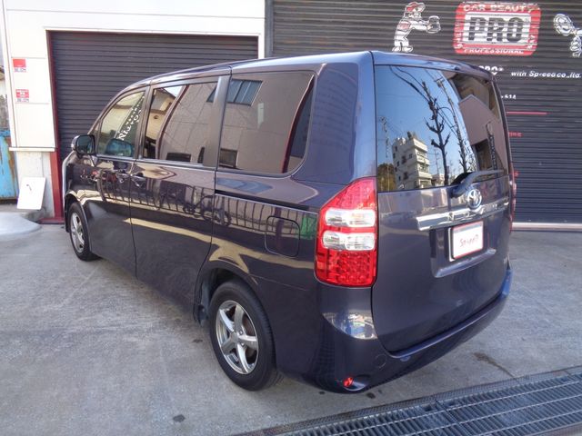 TOYOTA NOAH 2011 Image 31