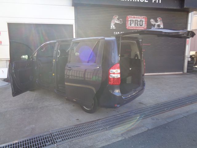 TOYOTA NOAH 2011 Image 31