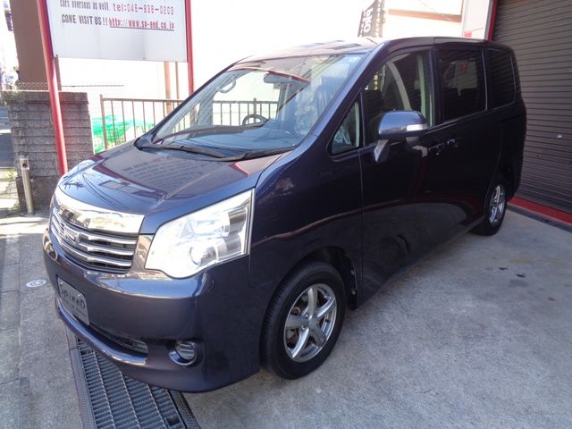 TOYOTA NOAH 2011 Image 31