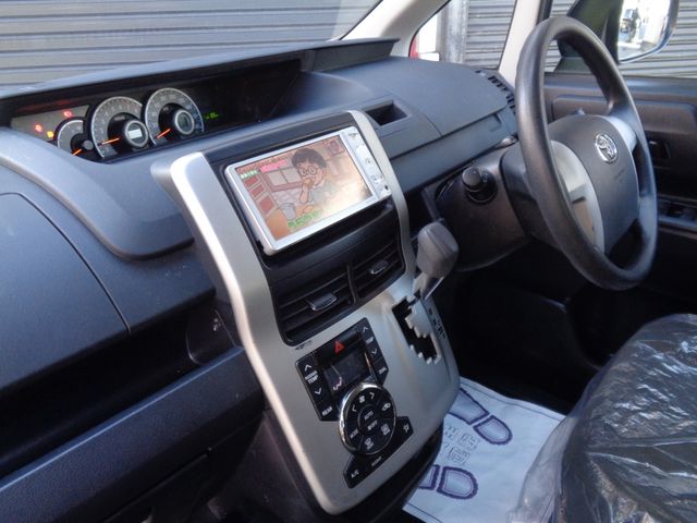 TOYOTA NOAH 2011 Image 31