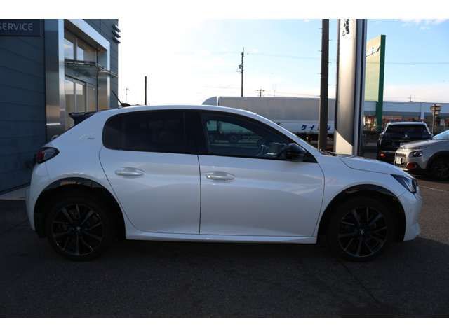 PEUGEOT 208 2021 Image 31