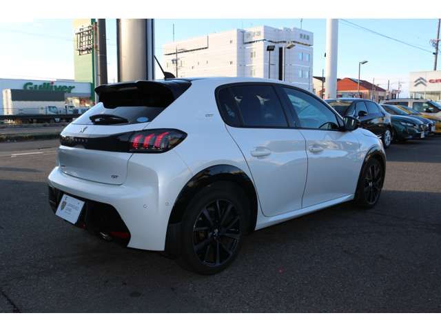 PEUGEOT 208 2021 Image 31