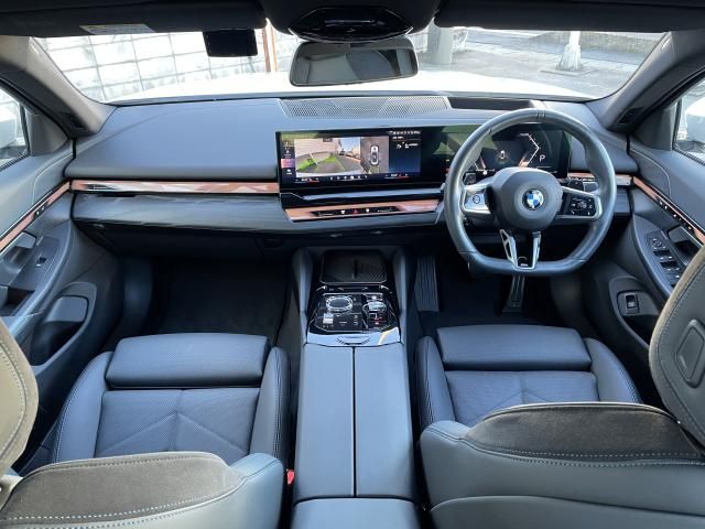 BMW 5SERIES SEDAN 2024 Image 31