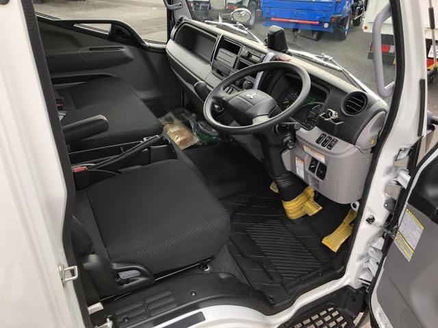 MITSUBISHI CANTER 2024 Image 31