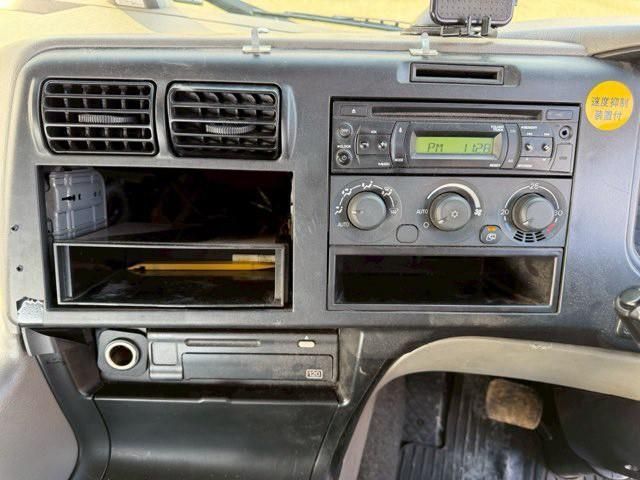 MITSUBISHI FUSOU SUPER GREAT 2018 Image 31