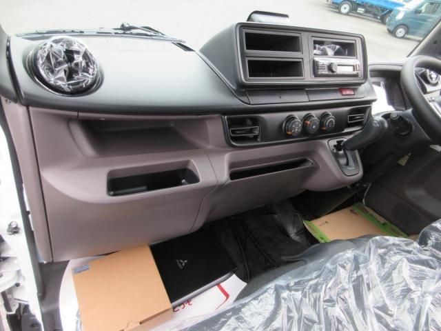 MITSUBISHI CANTER 2025 Image 31