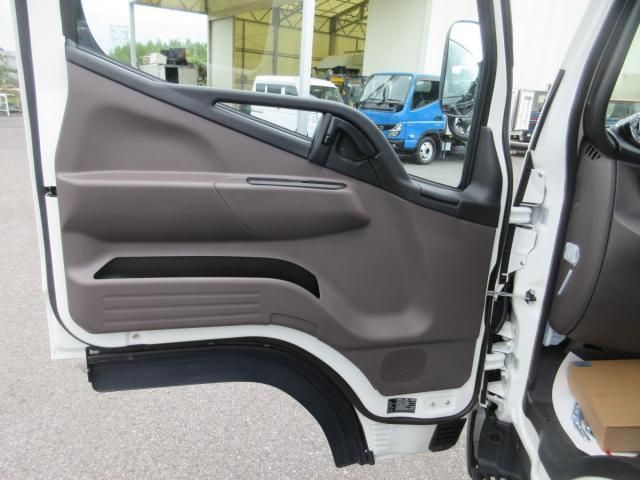 MITSUBISHI CANTER 2025 Image 31