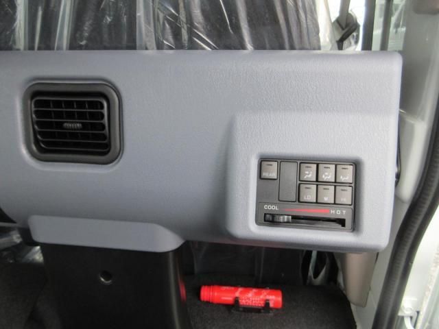 MITSUBISHI CANTER 2025 Image 31