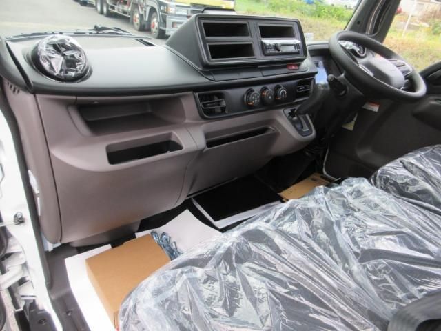 MITSUBISHI CANTER 2025 Image 31