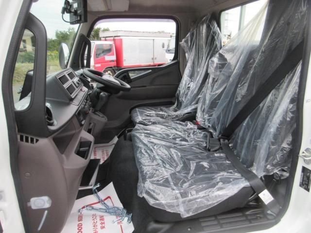 MITSUBISHI CANTER 2025 Image 31