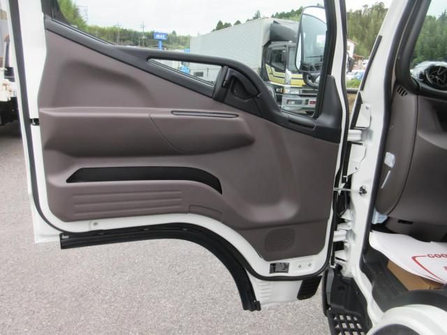 MITSUBISHI CANTER 2025 Image 31