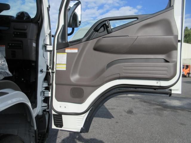 MITSUBISHI CANTER 2025 Image 31