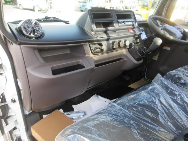 MITSUBISHI CANTER 2025 Image 31