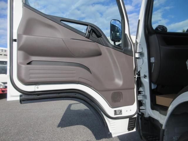 MITSUBISHI CANTER 2025 Image 31