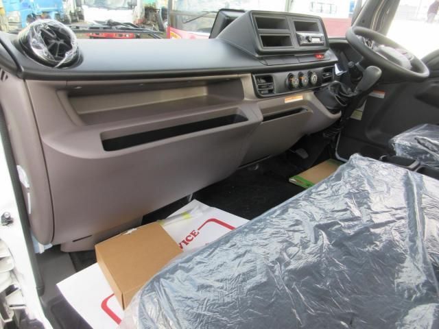 MITSUBISHI CANTER 2025 Image 31