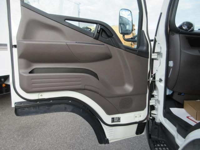 MITSUBISHI CANTER 2025 Image 31